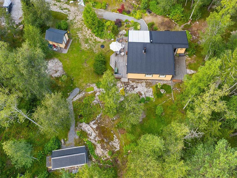 Takbyte Plattak Villa Skogome Hisingen.jpg