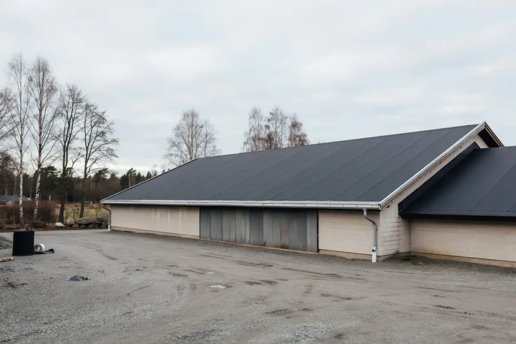 pappl ggning med ny takpapp p industribyggnad i brunnsbo hisingen