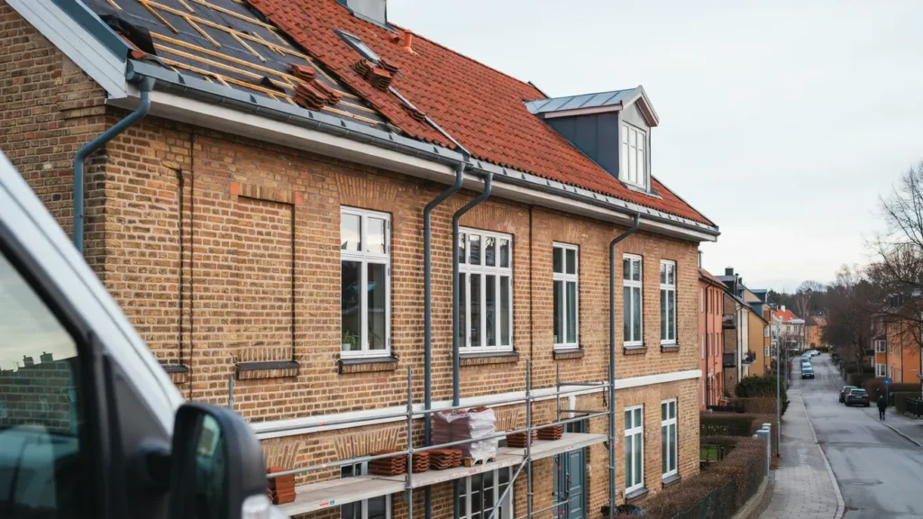 takbyte med nya hangrannor pa radhus i backa 1442